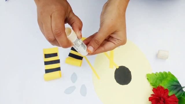 Honey bee 🐝 || Cute Paper Bee Craft School Decorations || New Craft 2021 смотреть онлайн