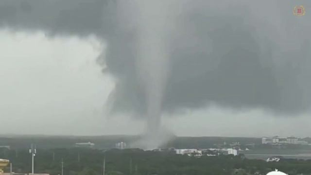 Massive tornado in Florida update! Tornado touch down in Destin and Miramar beach смотреть онлайн