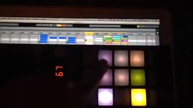 Traktor Kontrol F1 in Ableton Live смотреть онлайн