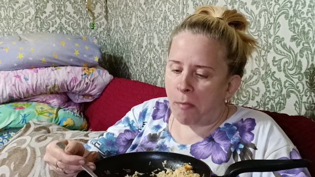мукбанг на даче/Устала аж ноги трясутся/Ульяша жениться собралась. смотреть онлайн