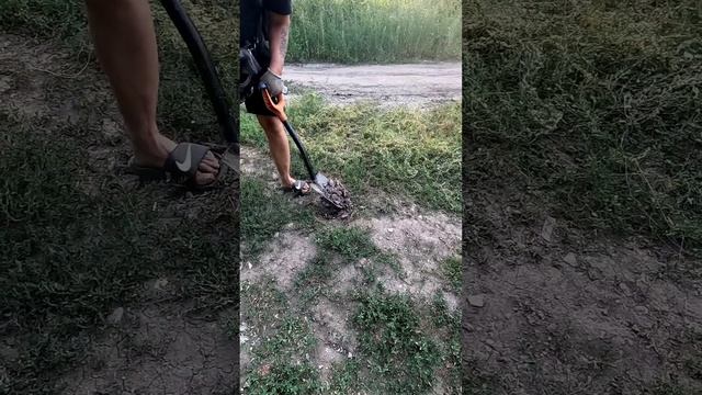 В поисках советских монет, с металлоискателем по засушенной тропе смотреть онлайн