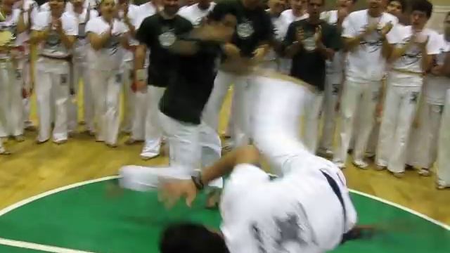 Capoeira Batizado Ensenada: Formado Mindinho - Instrutor Aranha смотреть онлайн
