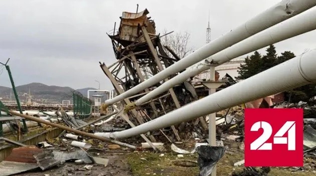 Момент удара беспилотника по нефтебазе в Туапсе попал на видео - Россия 24