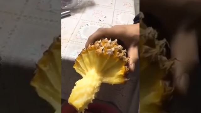 Как правильно есть ананас / How To Eat Pineapple