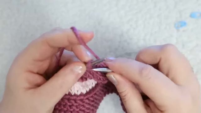 Домашние тапочки следки спицами. НОВЫЙ способ вязания! Подробный мастер класс смотреть онлайн