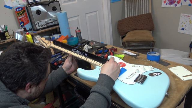 Squier Deluxe Strat: The *NEW* "Free Lunch Guitar" смотреть онлайн