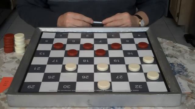 THE SWITCHEROO...CHECKERS AND DRAUGHTS смотреть онлайн