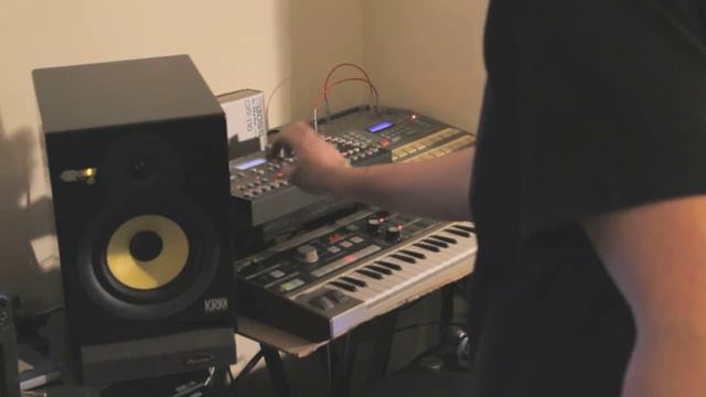 Analog 4, MPC 2500, Waldorf Blofeld, Microkorg Jam - 25th October смотреть онлайн