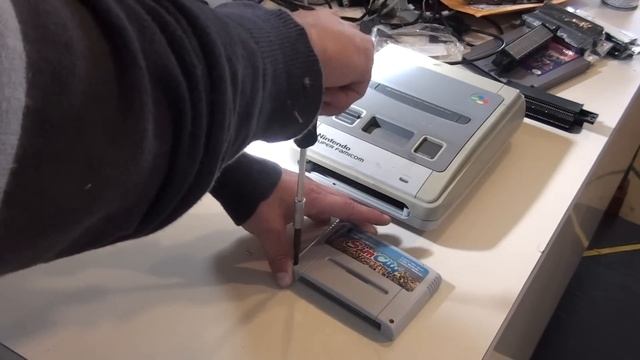 Retrologist Quick Fix How To Open A Super Famicom Cart смотреть онлайн