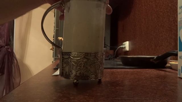 Рецепт капучино в домашних условиях. Пена с помощью френч-пресса. Cappuccino with cinnamon at home. смотреть онлайн