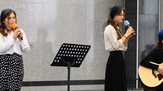 Du wirst niemals von uns geh‘n. Gruppengesang смотреть онлайн