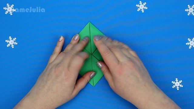 Оригами ёлка с подарком на Новый Год