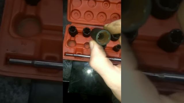 Любой слизанный болт выкрутится за секунды смотреть онлайн