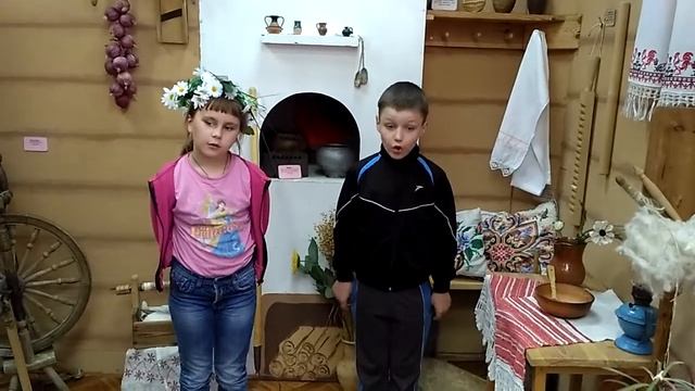 1. Ученики ГУО «Гимназия №35 г. Минска» читают стихотворения Янки Купалы в детской библиотеке №4 смотреть онлайн