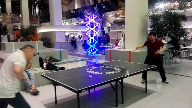 Я играю (rttf 350)средними шипами справа с игроком 500rttf