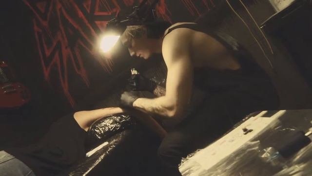 Мастер татуировки IL BERËZA в студии Maruha смотреть онлайн