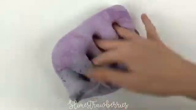 Добавили краситель в слайм🍒