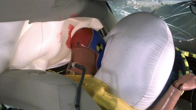 2012 Kia Optima driver-side small overlap crash test (extended footage) смотреть онлайн