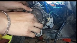 КАК СНЯТЬ КОЛАКАЛ ГЕНЕРАТОРА И ЗАМЕНА САЛЬНИКОВ НА HONDA DIO 27