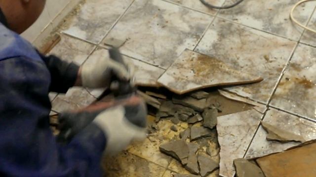 Демонтаж старой советской плитки..Перф HILTI. смотреть онлайн