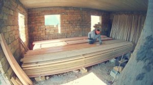 Обработка дерева антисептиком.