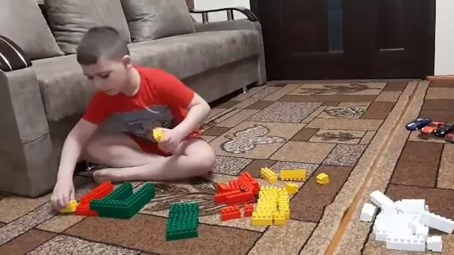 Гараж з конструктора для 5-ти авто смотреть онлайн