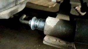 снятие старых сайлентблоков рессоры на Мазда Титан