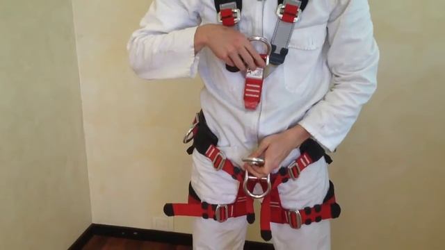 Страховочная привязь A02PD Carabelli Srl - безопасность подъема и работы на высоте смотреть онлайн