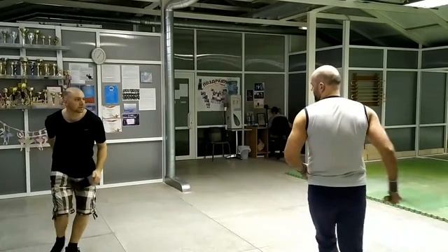 Flankirovka. Фланкировка шашкой. Броски в движении по кругу. Отработка взаимодействия с партнёром. смотреть онлайн