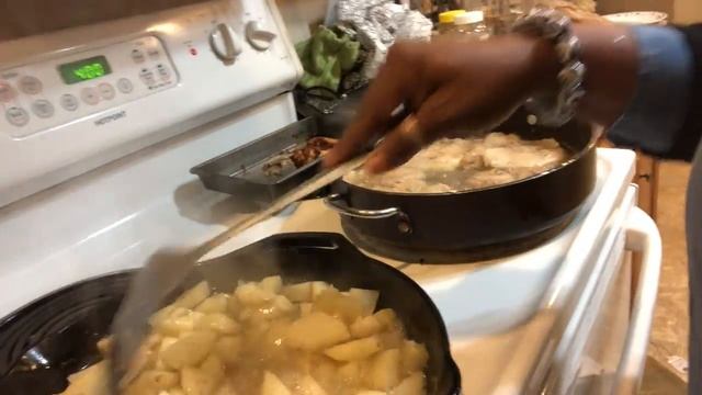 VLOGMAS DAY 2 How to Cook ??? Southern Fried Potatoes ? Salad ? Football? Prepping Veggies ? смотреть онлайн