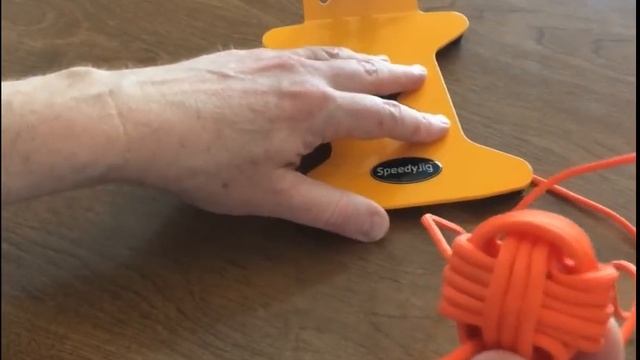 How to make a Monkey Fist using the SpeedyJig Monkey Fist Jig смотреть онлайн