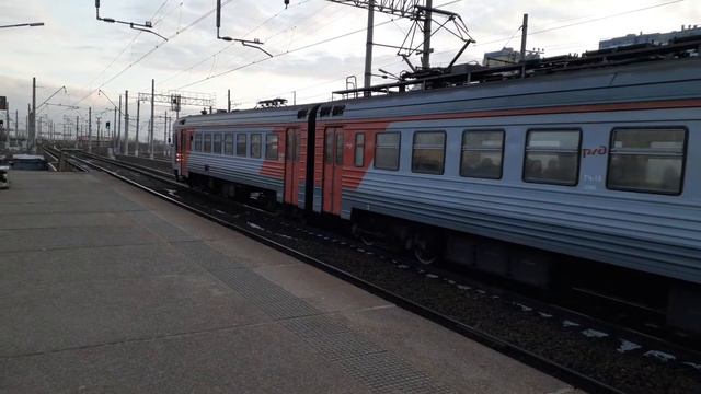 Санкт-Петербург. ЭТ2М и ЭД4М на станции Ленинский проспект смотреть онлайн