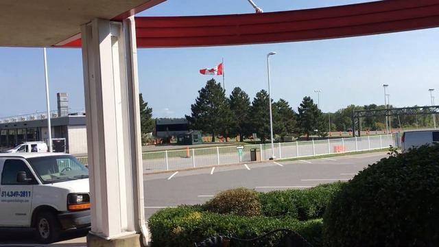 Champlain–St. Bernard de Lacolle Border Crossing Duty Free store смотреть онлайн