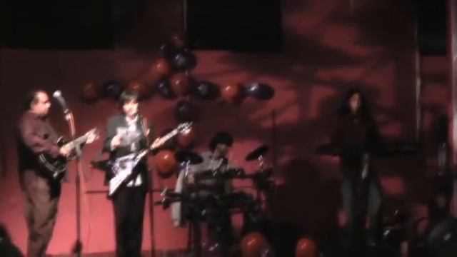Russell Akbar Hotel California Live (with solo) HQ смотреть онлайн