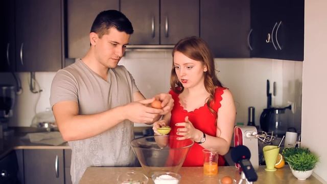 ГОТОВИМ КЕКСЫ SKITTLES ПОПРОБУЙ РАДУГУ! | CUPCAKE SKITTLES | SWEET HOME