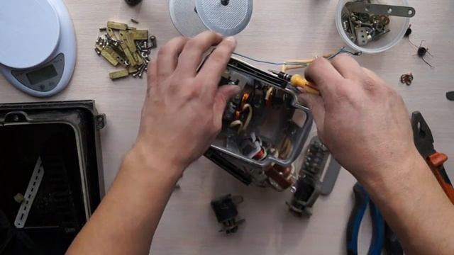 Добыча металла из старого трехфазного счетчика электроэнергии. Разборка СА4-И672М 1966 года. смотреть онлайн