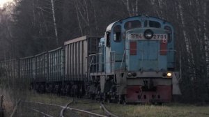 ТЕПЛОВОЗ ТГМ4-2701 С ПОЛУВАГОНАМИ НА АГРОХИМИЮ