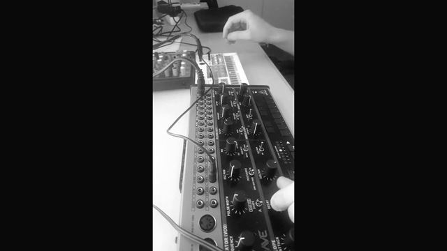 Hardware live jam (behringer crave and Volca Sample) смотреть онлайн