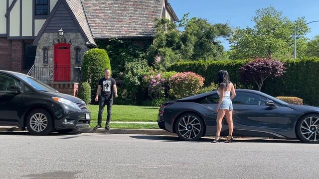 НЕПОРЯДОЧНАЯ ПОВЕЛАСЬ НА БМВ i8 И ОСТАВИЛА СВОЕГО ПАРНЯ / ГОЛДДИГГЕР ПРАНК 1 смотреть онлайн