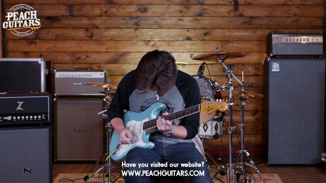 Fender Custom Shop '65 Stratocaster Blue Sparkle смотреть онлайн