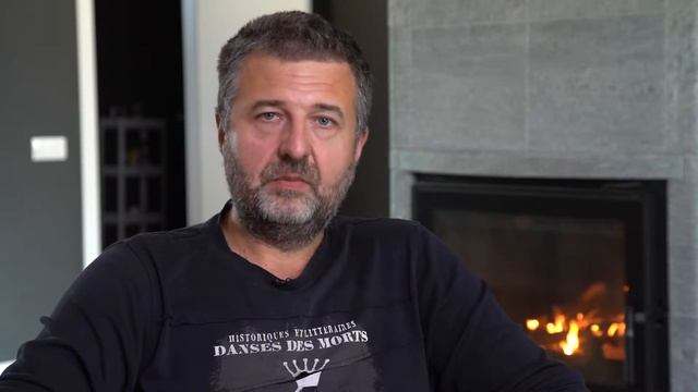 Камин для дачи из Талькохлорита. Чугунная топка KRATKI (Польша). Обогрев до 120 м2. смотреть онлайн