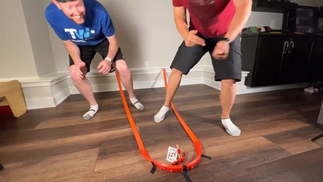 Level 1-100 Card Throwing Trick Shots Ft. That'll Work смотреть онлайн