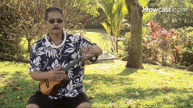 How to Tune a Ukulele with a Pitch Pipe | Ukulele Lessons смотреть онлайн
