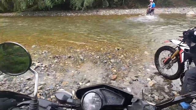 River crossings and off-roading on Honda CRF and XR150 смотреть онлайн