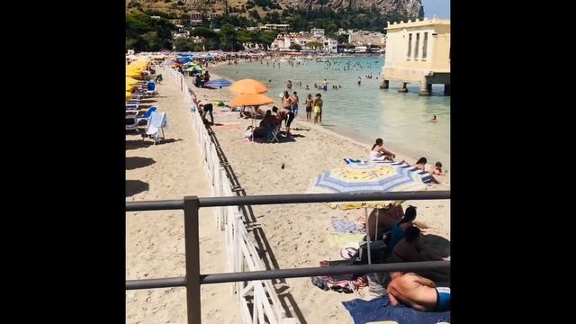 The whole truth about Mondello beach смотреть онлайн