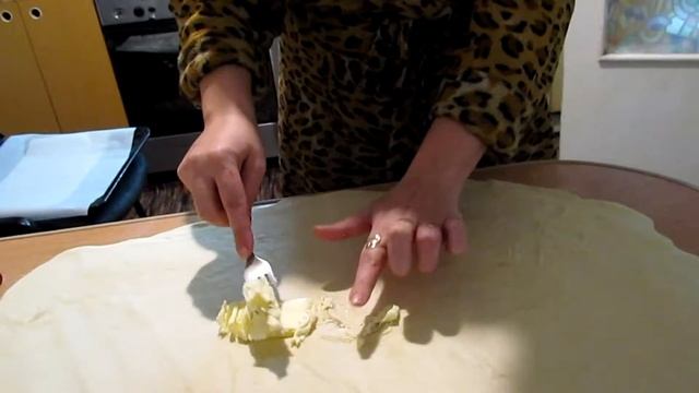 Слоеные булочки с корицей от Тимофея!!! Советуем его посмотреть. смотреть онлайн