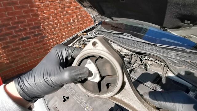Upper Right Engine Mount Replacement, Renault Laguna Mk. 3, 2.0 dCi смотреть онлайн