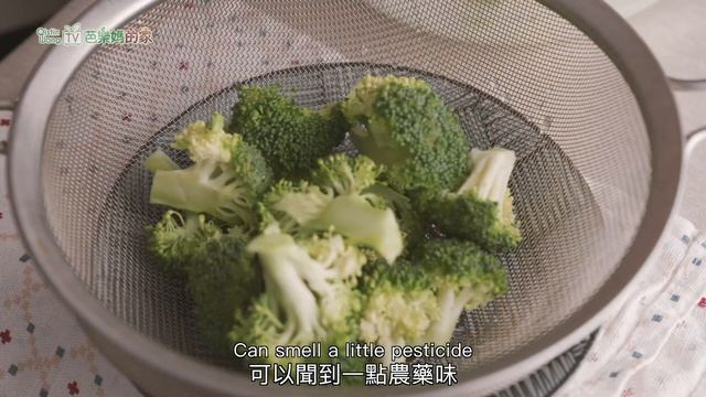 花椰菜怎麼做才不會營養流失，教你一招，鮮美好吃，加上番茄，比肉還香！素食料理 смотреть онлайн