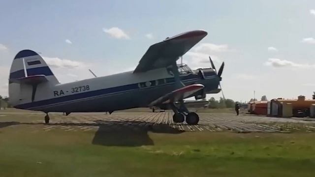 ПЕРВЫЙ ПРЫЖОК с парашютом смотреть онлайн