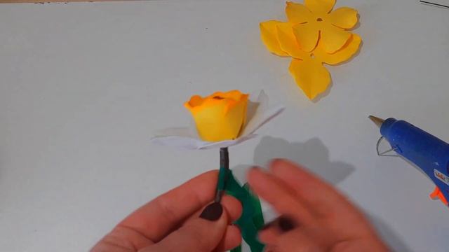 Букет Нарциссов с конфетами из Фоамирана / Букет цветов Своими Руками / Подарок Своими Руками / DIY смотреть онлайн